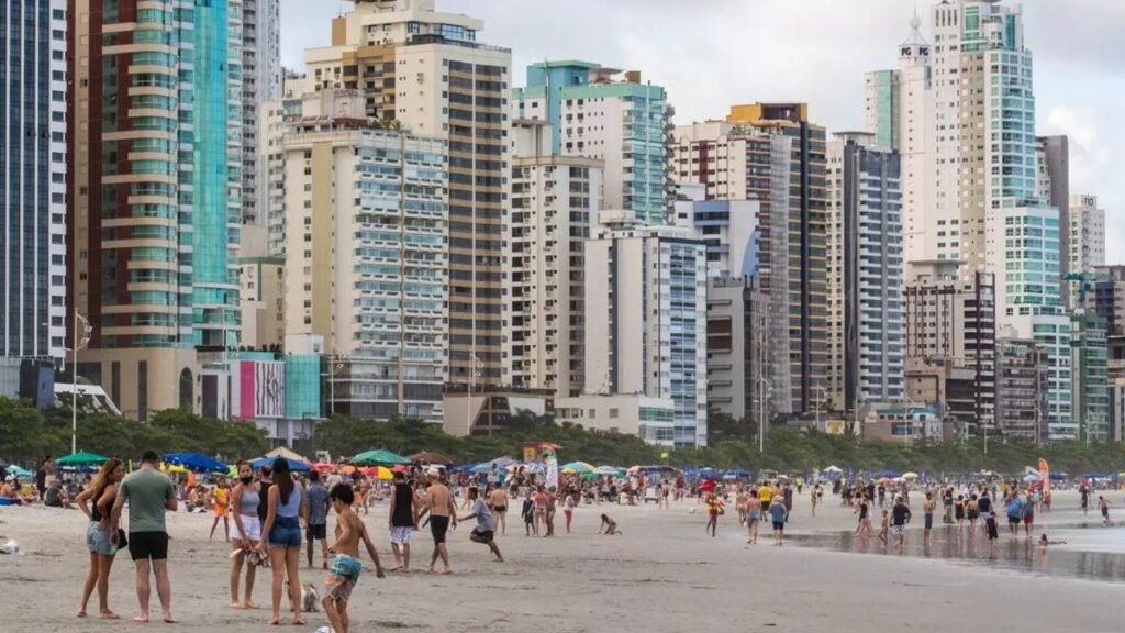 Hospedagens em Balneário Camboriú por até R$ 150 no verão