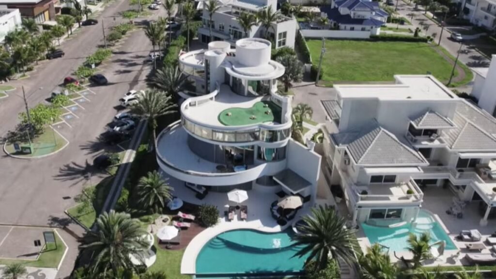 Mansão de R$ 37 milhões em Florianópolis: Conheça os detalhes