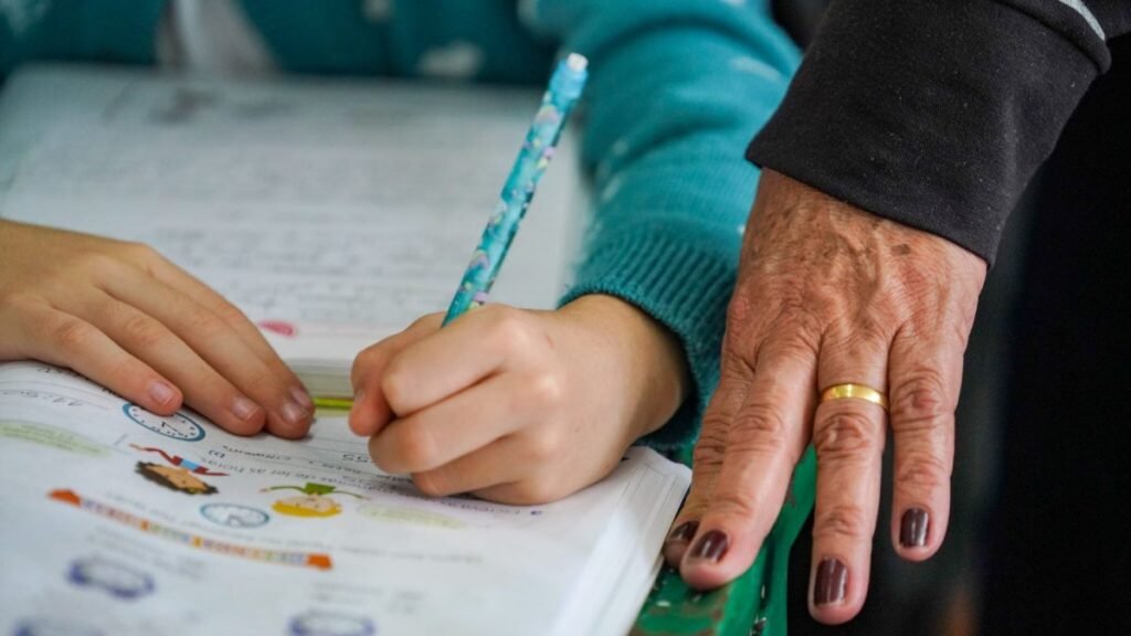 Impacto do adiamento do Saeb na educação em SC