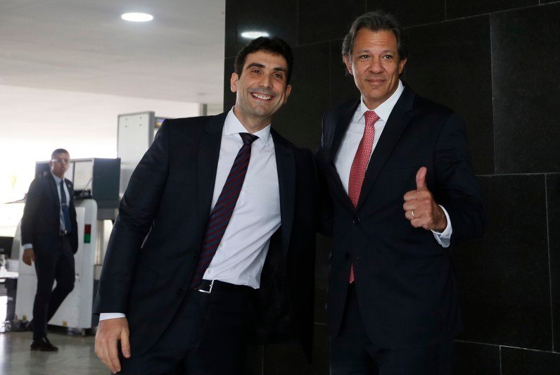 Haddad defende BC e discute taxa de juros com investidores