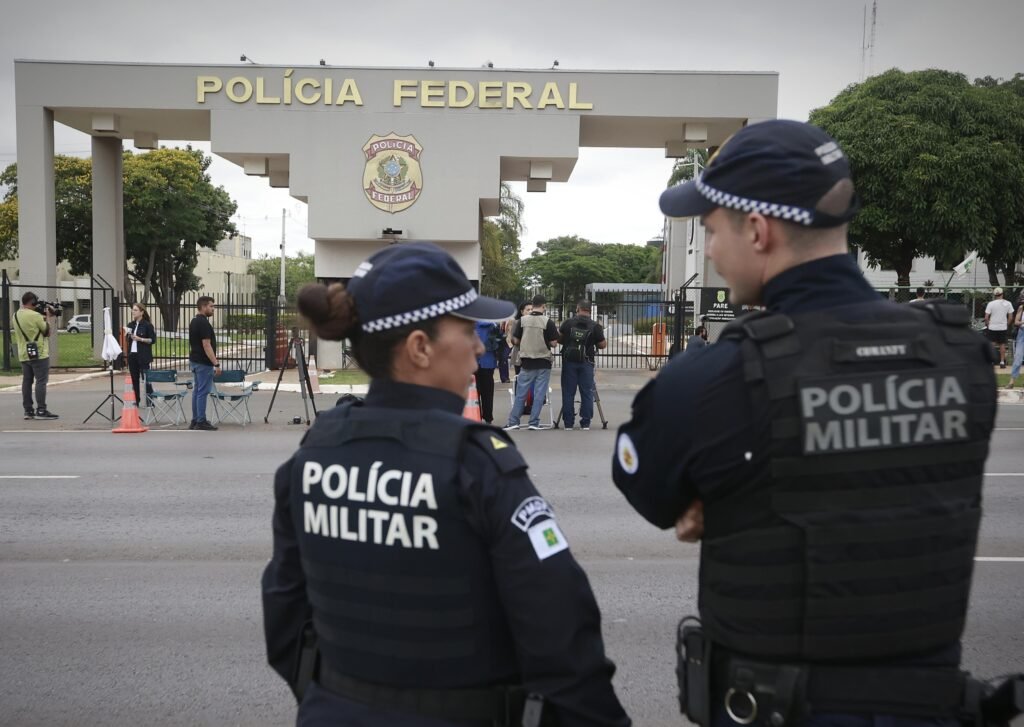 Visita de Jair Renan e Michelle à Superintendência da PF