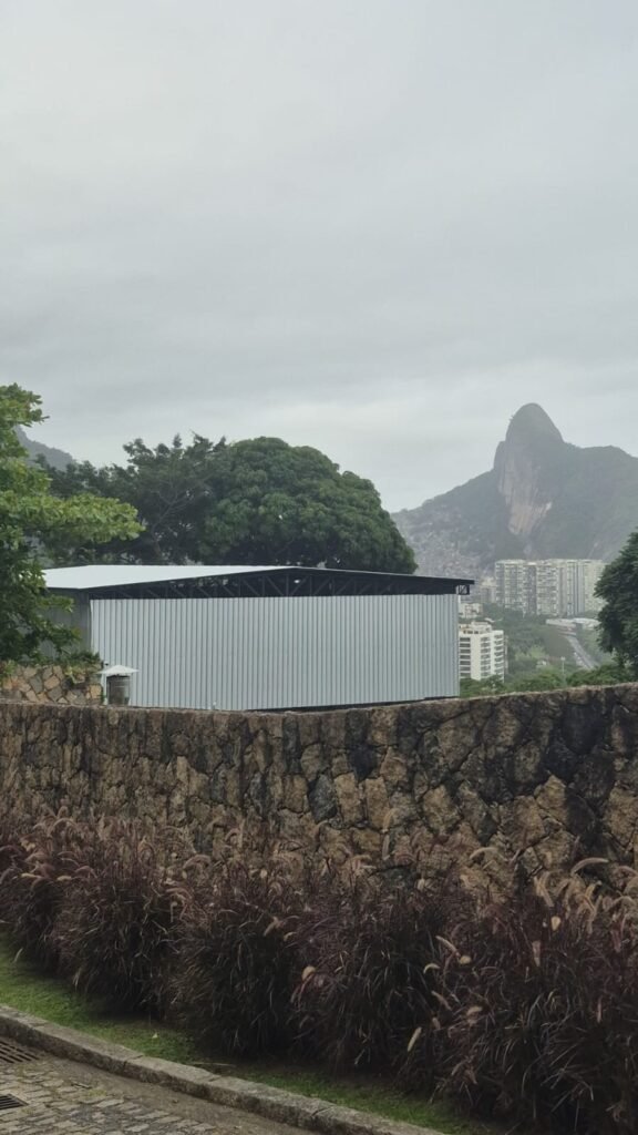 Obra Irregular em São Conrado: Conflito e Valorização Imobiliária