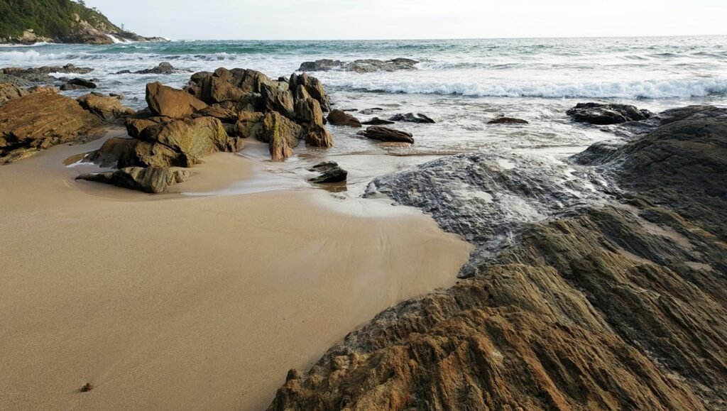 Cobrança de Taxa nas Praias de Bombinhas: O que Você Precisa Saber