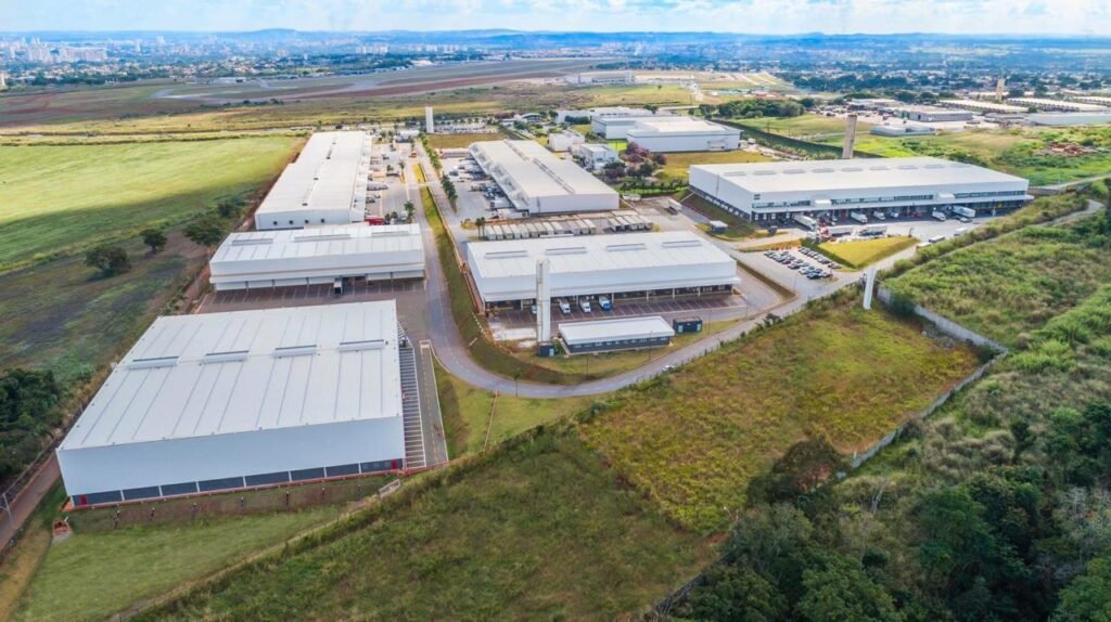 Investimento em FIIs Logísticos: Comprar ou Desenvolver?