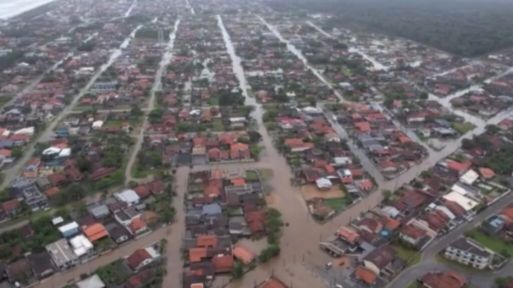 Impactos das Chuvas em Santa Catarina e Oportunidades de Investimento