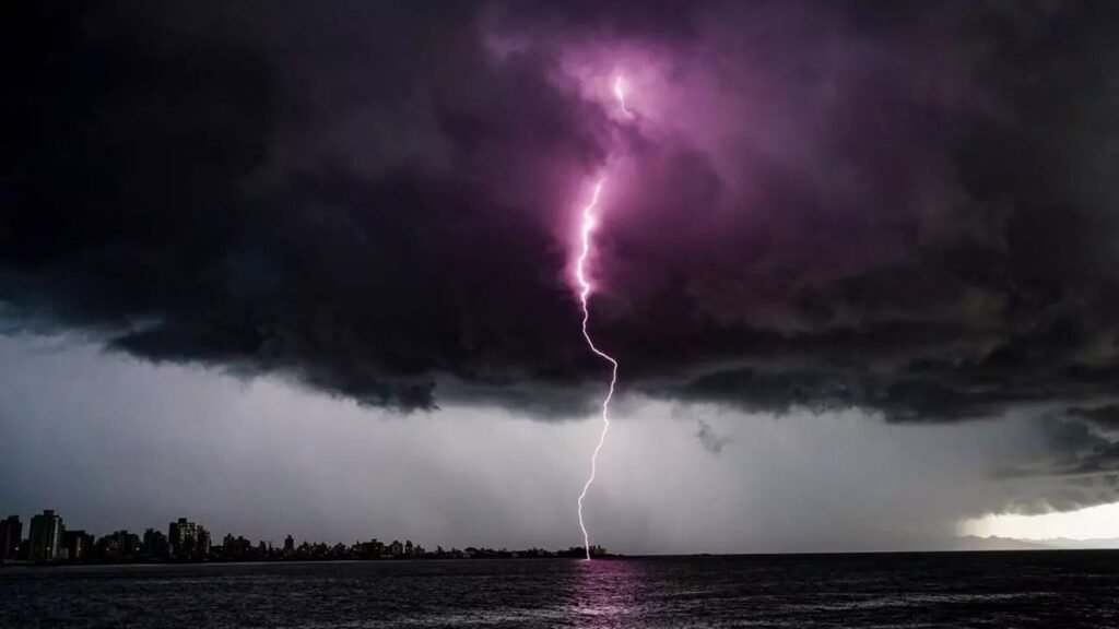 Alerta de Temporais em SC: Impactos para Investidores Imobiliários