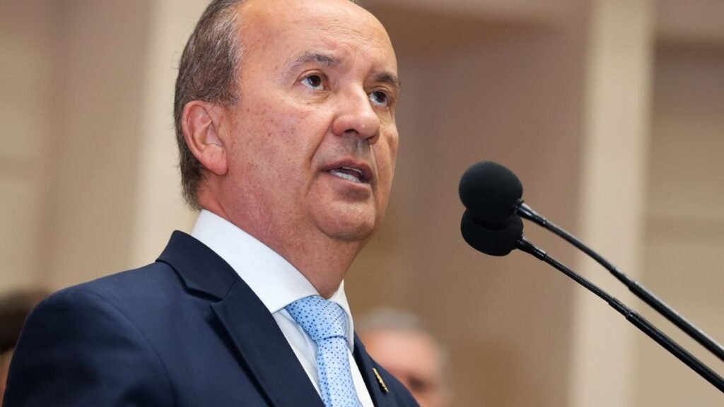 Ajuda e reconstrução em SC após tornados devastadores