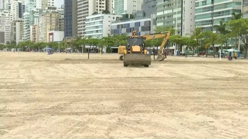 Limpeza da Praia Central: Investimento em Valorização Imobiliária
