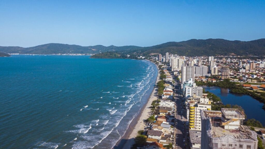 Transformação Imobiliária em Porto Belo: Oportunidades de Investimento