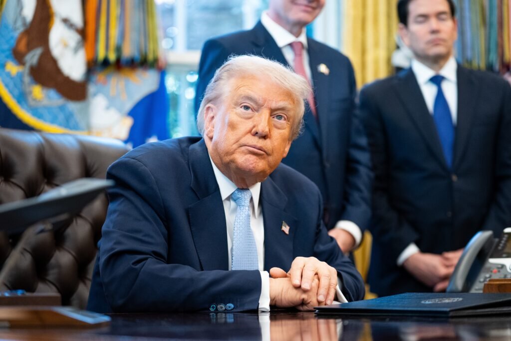 Indulto de Trump a ex-presidente hondurenho: Implicações políticas e sociais