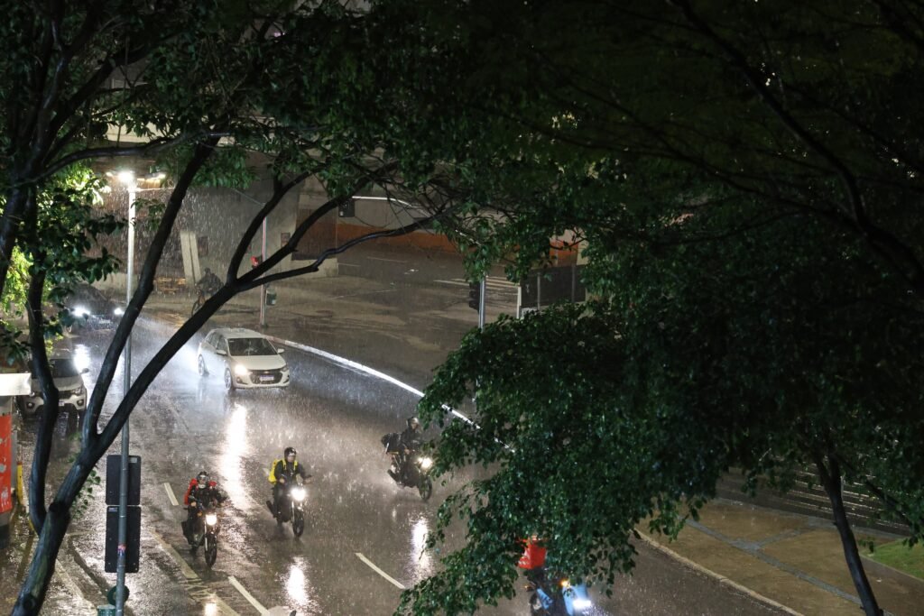 Aumento de imóveis sem energia na Grande SP: impactos e oportunidades