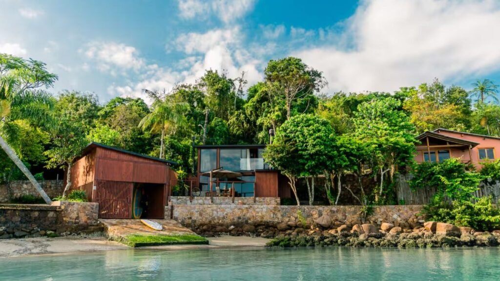 Casas com Piscina em SC: Refúgio Ideal para o Verão
