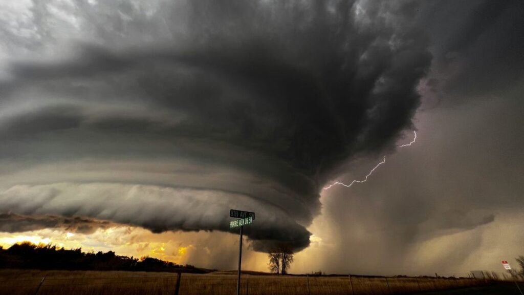 Ciclone Extratropical: Impactos em SC e Oportunidades para Investidores