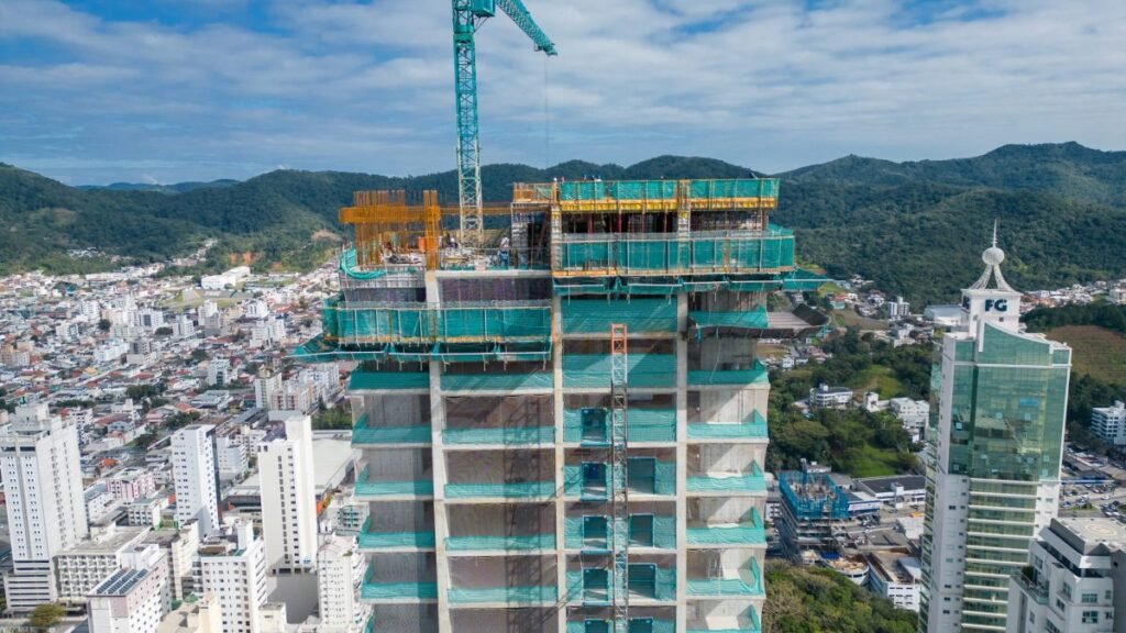 Crescimento da Construção Civil em SC: Oportunidades para Investidores