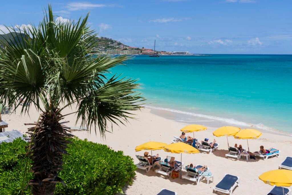 Descubra St. Maarten: Paraíso Econômico no Caribe
