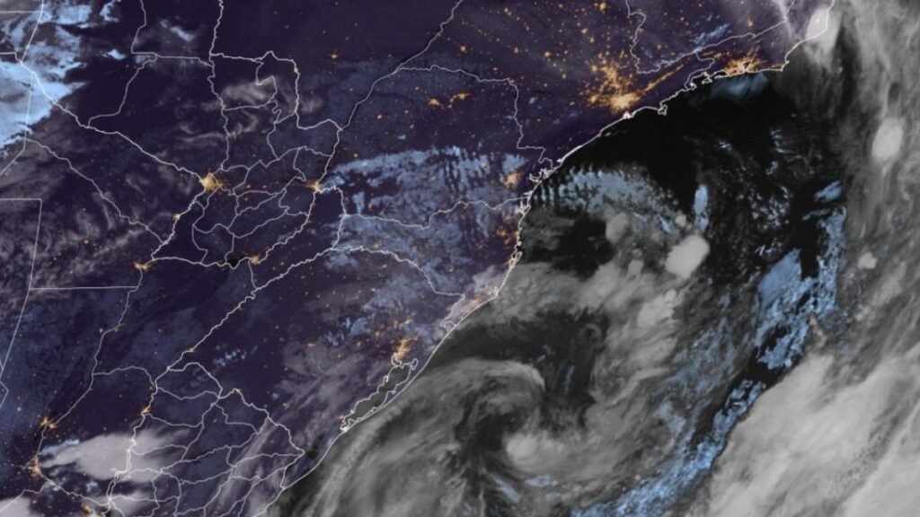 Impactos do Ciclone em SC: O Que Esperar para o Fim de Semana