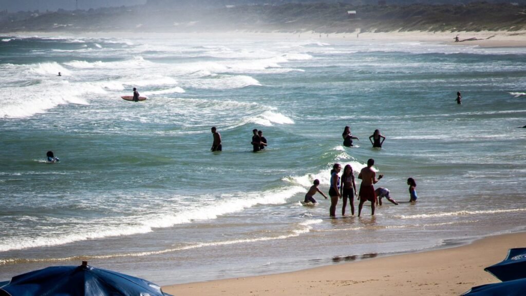 Verão 2026 em Santa Catarina: Expectativas Climáticas e Investimentos Imobiliários